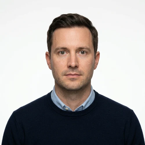 Correct UK passport photo example